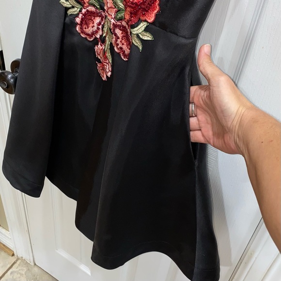 Stunning Formal Dress - Picture 5 of 9